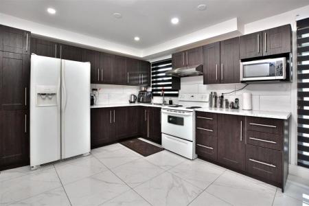 869 Rue Jetté, Montréal (LaSalle), קוויבק H8R 3Y6, קנדה