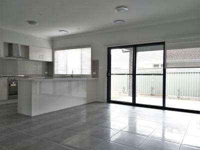 6 Erica Crescent, Georges Hall, NSW 2198, Australia