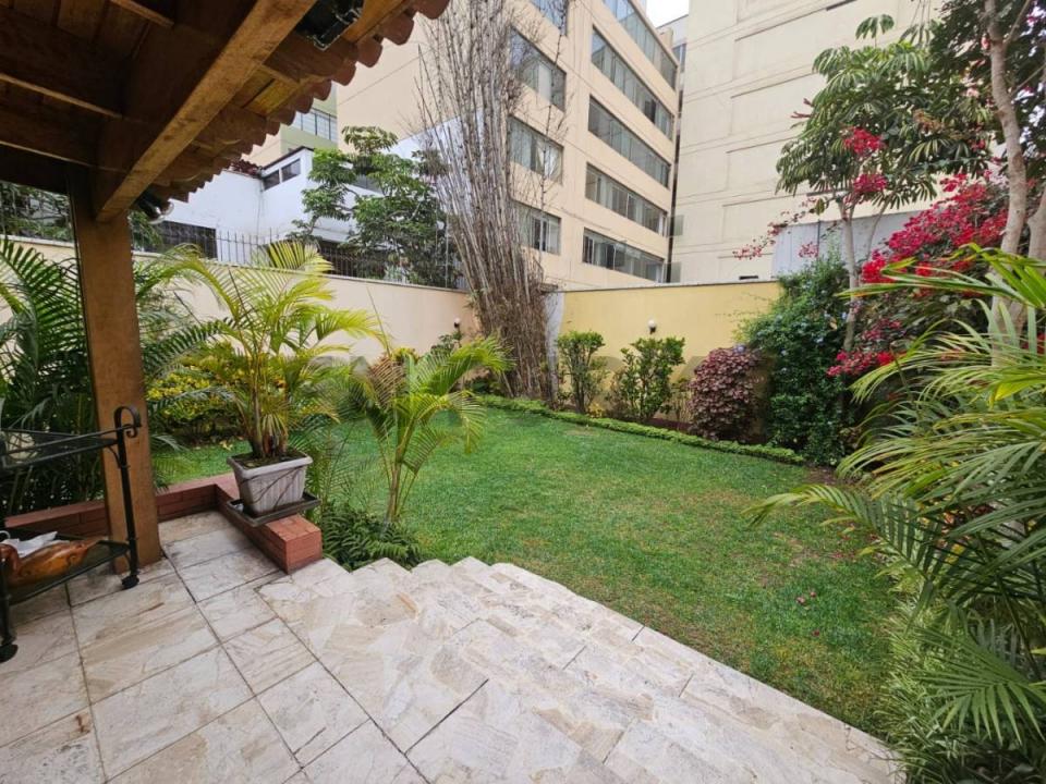 JUAN ELESPURU , Lima, Lima 00001, Peru