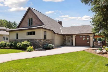 708 Riverside Drive N, North Hudson, Wisconsin 54016