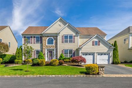 33 Avolet Court, Mount Sinai, NY 11766, USA