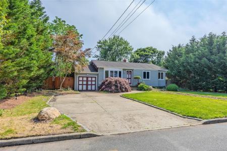 12 Rivera Lane, West Sayville, 纽约州 11796, 美国