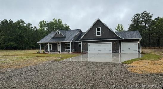 395 Zeppelin Lane, Raeford, North Carolina 28376