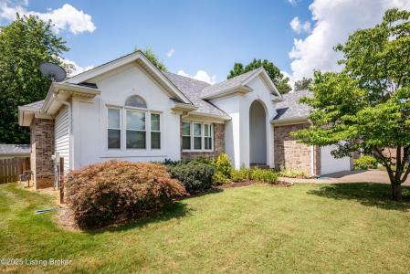 4920 Hunters Point Circle, Louisville, Kentucky 40216, USA