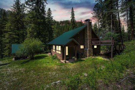 21482 Mossy Pine Loop, Lead, SD 57754, USA