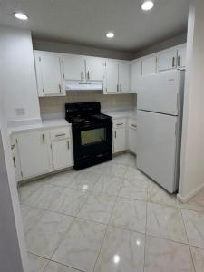 9649 NW 4th Street #5E, Coral Springs, Florida 33071, USA