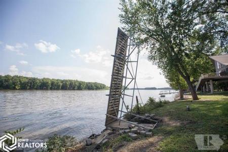 503 Edgewater Beach, Burlington, Iowa 52601, USA