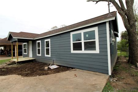 207 E Bernard Street, Clute, Texas 77531, USA