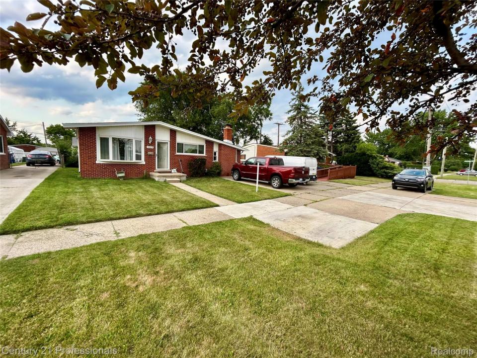30614 Ann Arbor Trail, Westland, מישיגן 48185, ארצות הברית של אמריקה