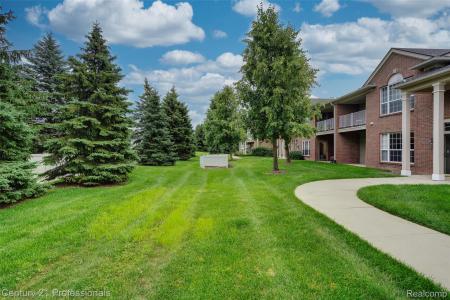 12107 Chesapeake Circle, WalledLake, Michigan 48390, USA