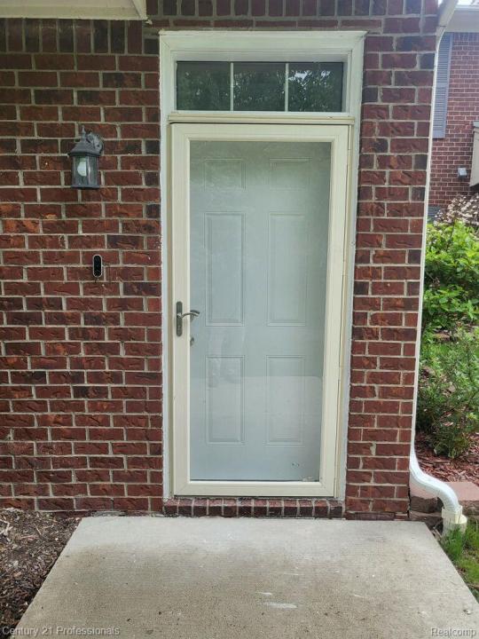 29855 Fox Run Circle, Warren, Michigan 48092, USA