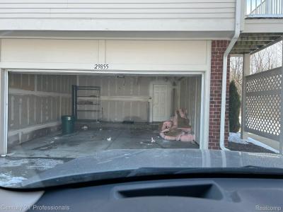29855 Fox Run Circle, Warren, Michigan 48092, USA