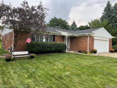 2208 Cumberland Road Road, Rochester, Michigan 48307, USA