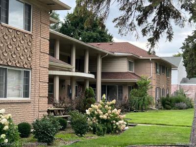 2375 Walton Boulevard #8, RochesterHills, Michigan 48309, USA