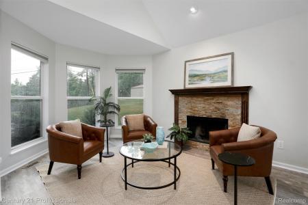 1052 Maple Heights Drive, WhiteLake, Michigan 48386, USA