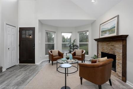 1052 Maple Heights Drive, WhiteLake, Michigan 48386, USA