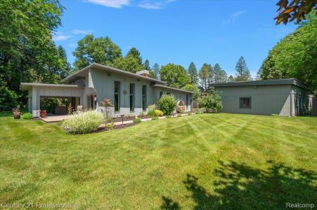 451 Markwood Drive, Oxford, Michigan 48370, USA