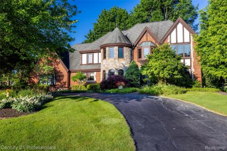 1180 Knob Creek Drive, Rochester, Michigan 48306, USA