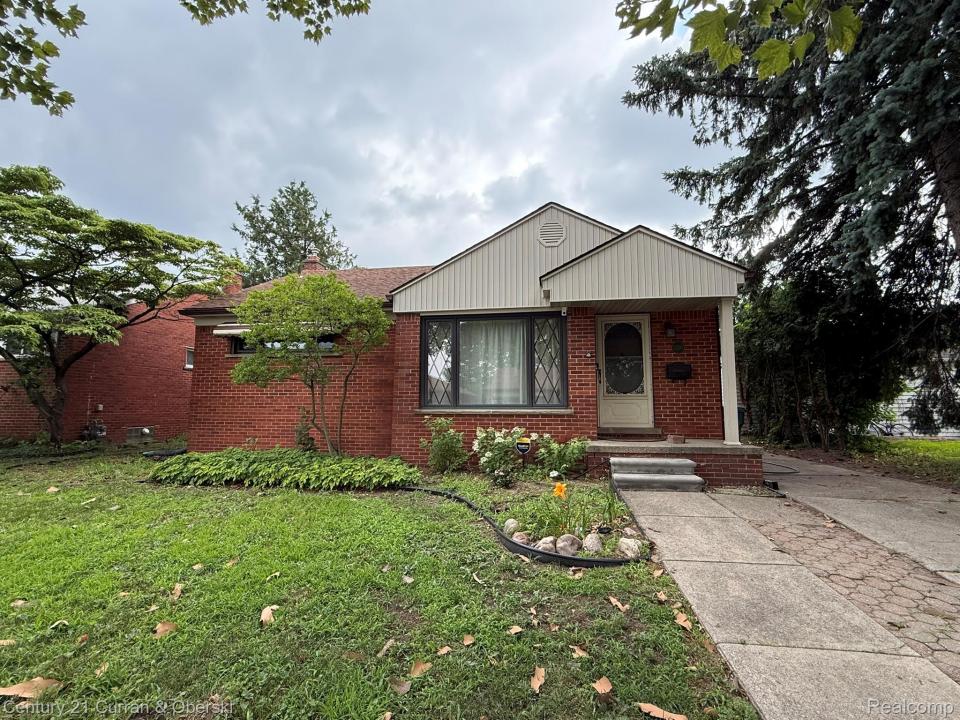 2210 Nightingale Street, Dearborn, Michigan 48128, USA
