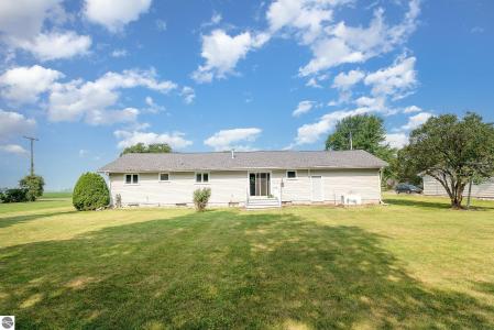 425 First Street, Breckenridge, Michigan 48615, USA