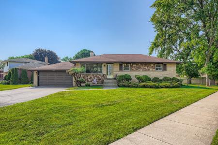 5549 W 83rd Place, Burbank, Illinois 60459, USA