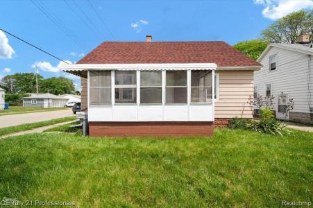 7003 Paige Avenue, Warren, Michigan 48091, USA
