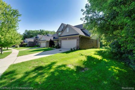 28323 Oakmonte Circle, NewHudson, Michigan 48165