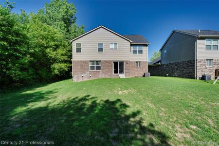 28323 Oakmonte Circle, NewHudson, Michigan 48165, USA