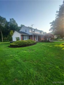 8185 Clarherst Drive, Clarence, NY 14051, USA