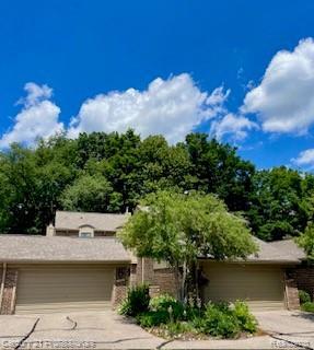 1816 Burning Bush Court, Rochester, Michigan 48309