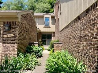 1816 Burning Bush Court, Rochester, Michigan 48309