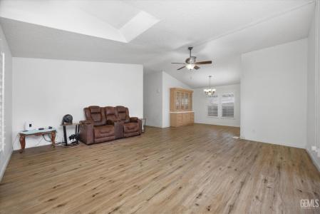 612 44th Street, Bakersfield, California 93301, USA