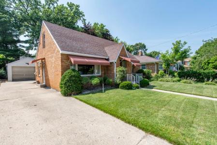 618 N Lewis Avenue, Waukegan, Illinois 60085, USA