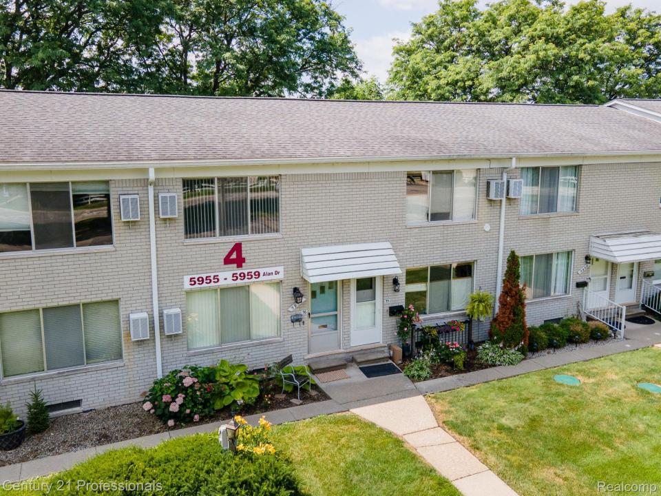 5959 Alan Drive #56, Brighton, Michigan 48116