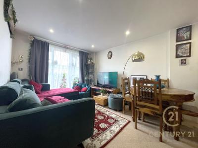 Seven Kings Way, Kingston Upon Thames, Vương Quốc Anh