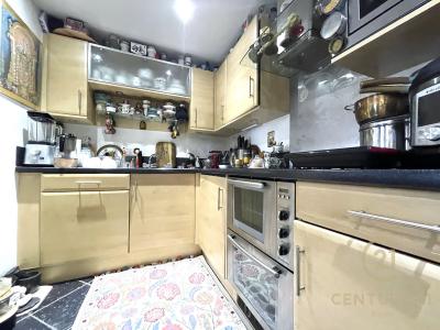 Seven Kings Way, Kingston Upon Thames, Vương Quốc Anh