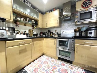 Seven Kings Way, Kingston Upon Thames, Vương Quốc Anh