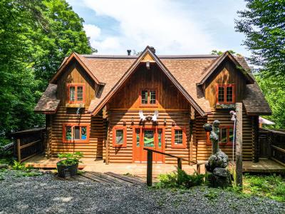 304  Ch. du Lac-des-Chats, Saint-Sauveur, Quebec J0R 1R1, Canada