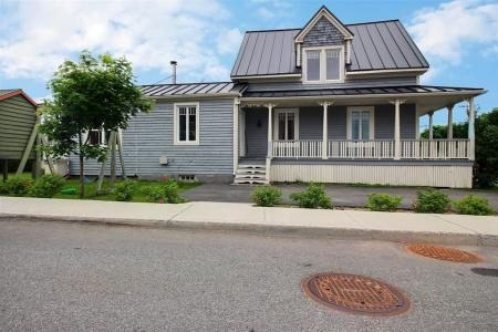 536  Rue St-Pierre, Rivière-du-Loup, Quebec G5R 3T9, Canada