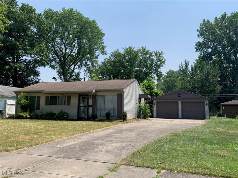 2922 Eastlawn Street, Lorain, Ohio 44052, USA