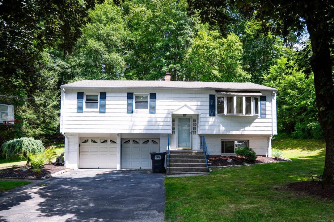 26 Lincoln Street, Trumbull, Connecticut 06611