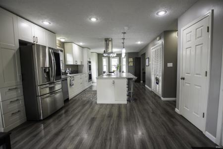 711 W Whitestone Street, Bloomington, אינדיאנה 47403, ארצות הברית של אמריקה