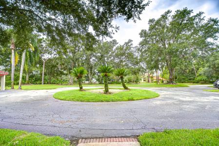 5352 Saddlebrook Way #4, Wesley Chapel, Флорида 33543, Соединенные Штаты