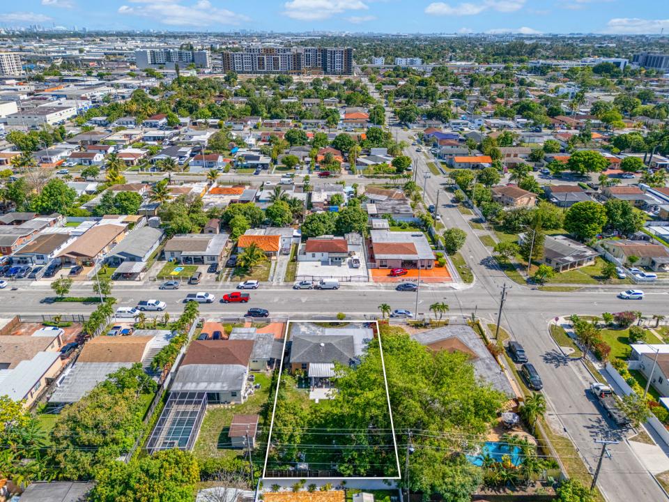 911 E 32nd St, Hialeah, Florida 33013, Stati Uniti