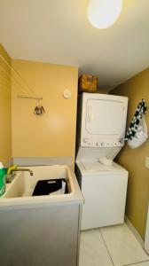 2385 W 69th St # 2385-B, Hialeah, Floride 33016, États-Unis