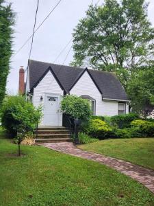 2 Dorothy Court, Merrick, NY 11566, USA