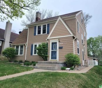 2919 Pierce, Sioux City, Iowa 51104