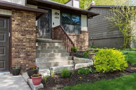 1424 Eastview Dr., Coralville, Iowa 52241, USA