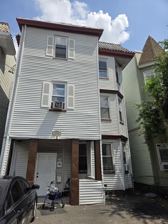 142 Johnson Ave 3R, Newark, 新泽西州 07108, 美国