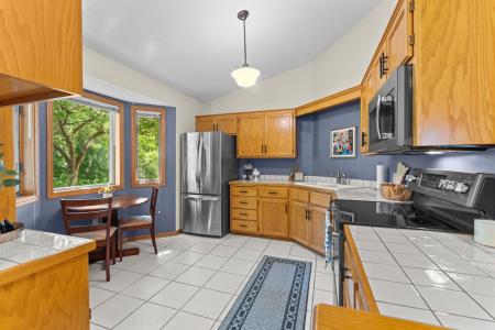 1112 Stratford Lane E, Burnsville, مينيسوتا 55337, الولايات المتحدة